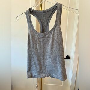 Lululemon tank size 6
